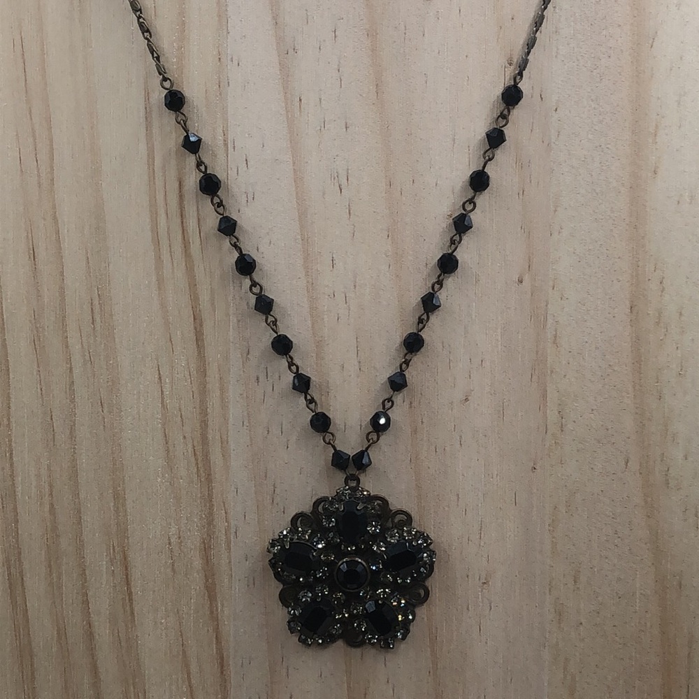 Vintage Liz Palacios dainty elegant black crystal medallion flower necklace. - Picture 7 of 9
